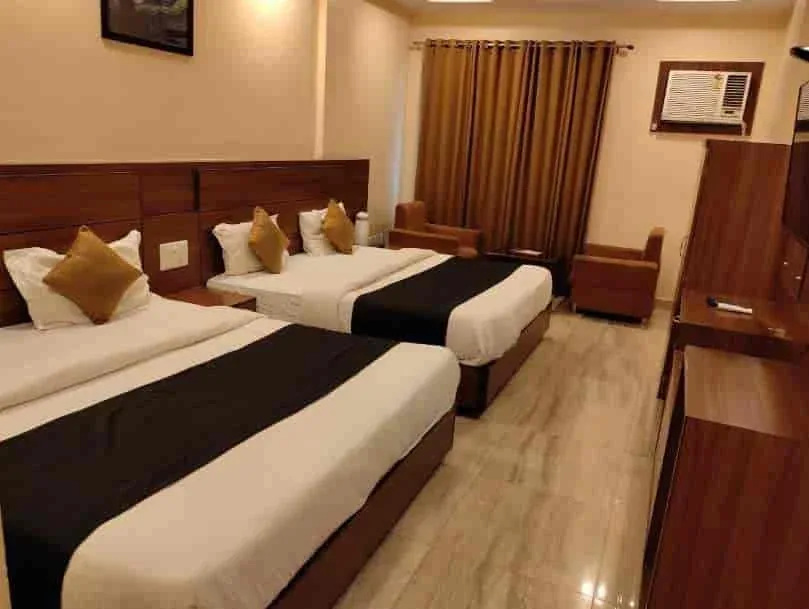 Twin bed room image at Niharika Bhawan Katra
